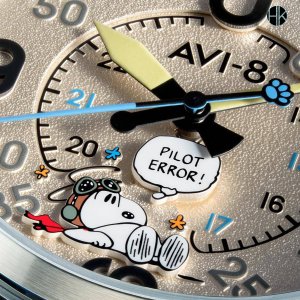 AVI 8 SPITFIRE SMITH SNOOPY PEANUTS FLYING ACE PILOT ERROR LIMITED EDITION Otomatik Erkek Kol Saati